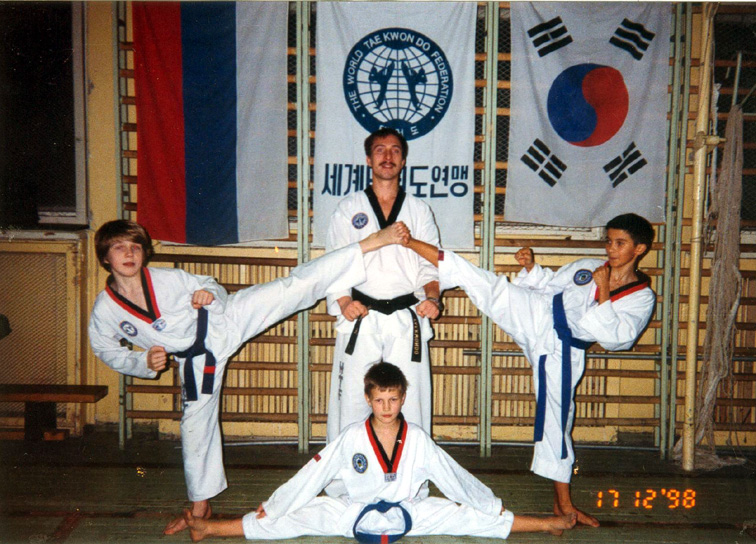 Tae kwon do kids with the coach   Таеквондята с тренером